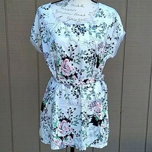 Two Hearts Maternity Top By Destination Maternity Size Large Floral Print
